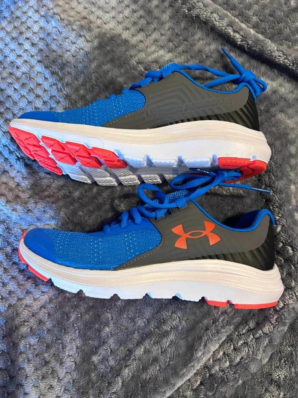 New Under Armour Boys sz4.5 Blue and Red Orange Shoes - Picture 3 of 8